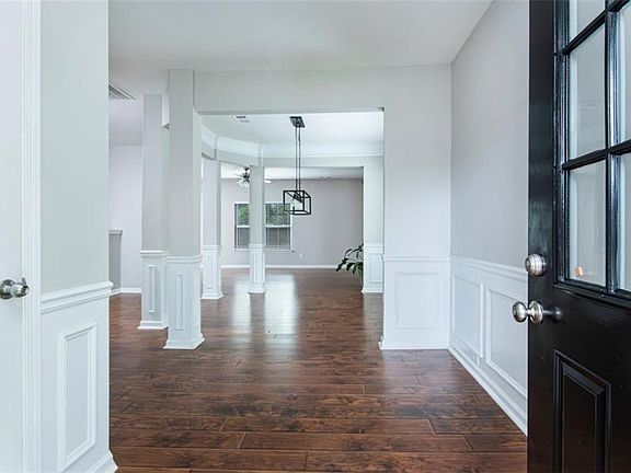 3rd image of 310 Sugarberry Ln