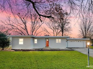 553 Kingsway Dr, Aurora, IL 60506