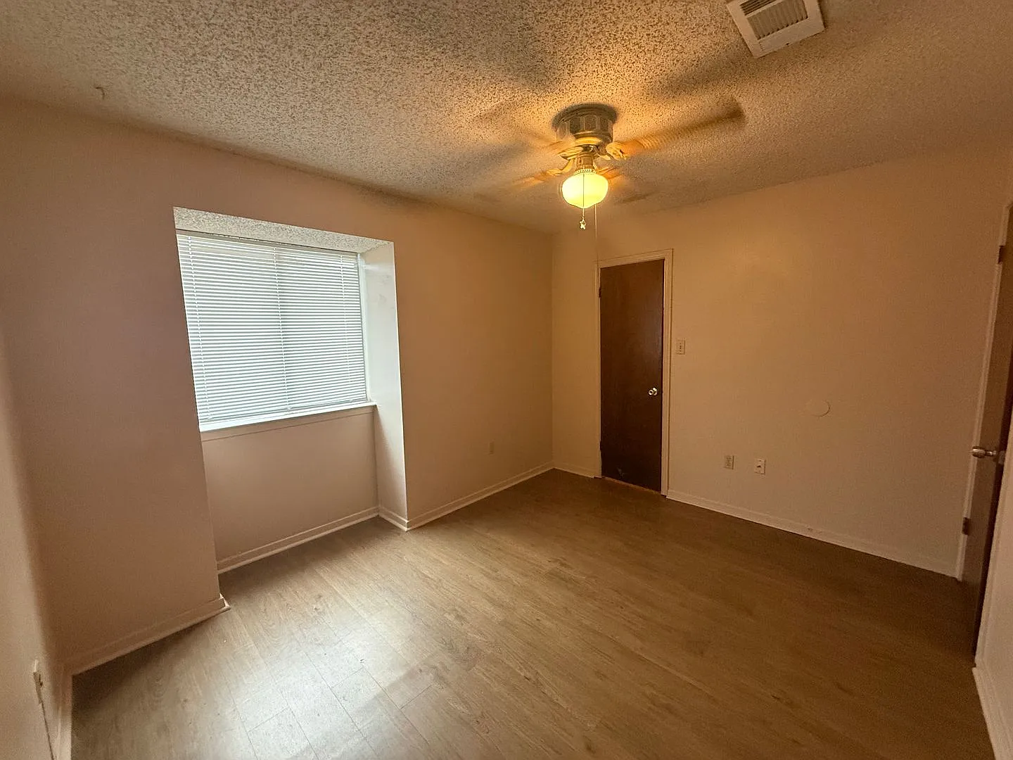 2 bedroom 2 bath town home in a gated community — Photo 3
