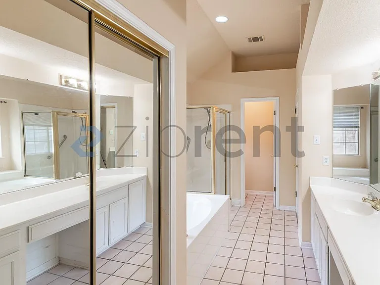1215 Timber Bend Dr — Photo 11