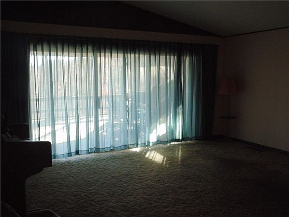 5th image of 48 Hope Dr