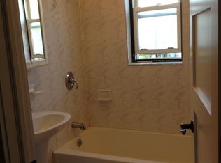 2728 14th St #2, Astoria, NY 11102