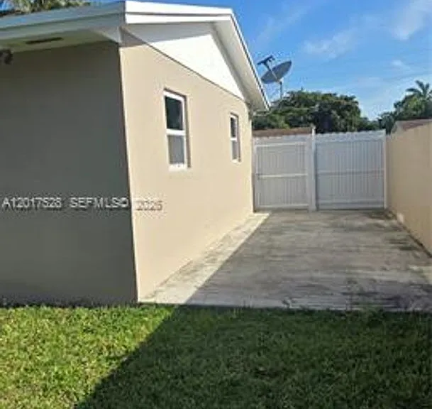 15750 SW 297th St — Photo 3