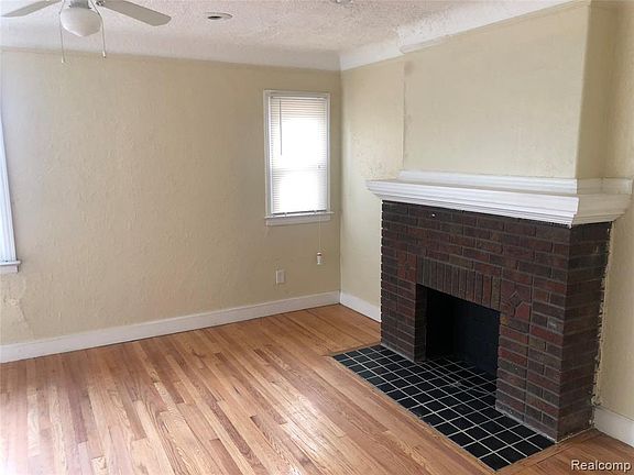 4th image of 8213 Sorrento St