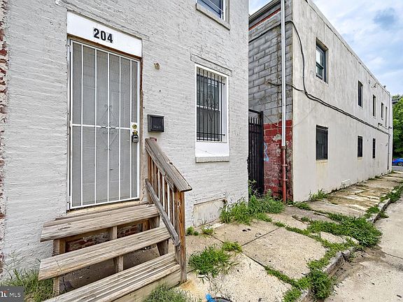 3rd image of 204 S Vincent St