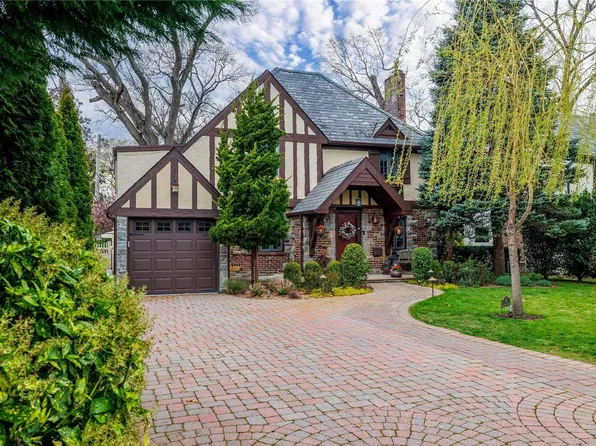 14 Aldershott, Rockville Centre, NY 11570