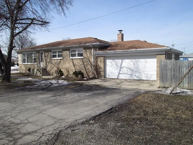 2401 George St photo 1