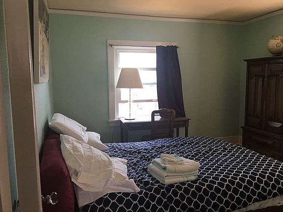 4th image of 2550 Queen Anne Ave N