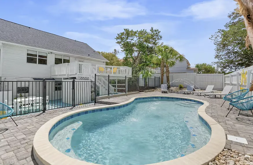 5 bed, 2.5 bath, 2150 sqft, $3,450 — Photo 2