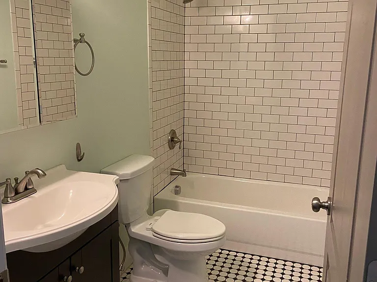 533 E Martin St — Photo 8