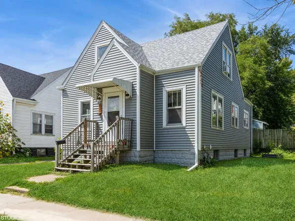 213 E 8th St, Muscatine, IA 52761
