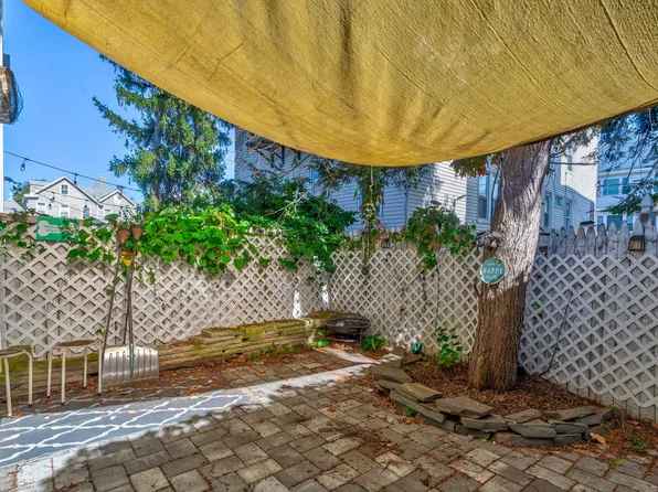 232 Pearsall Avenue image 6 of 20