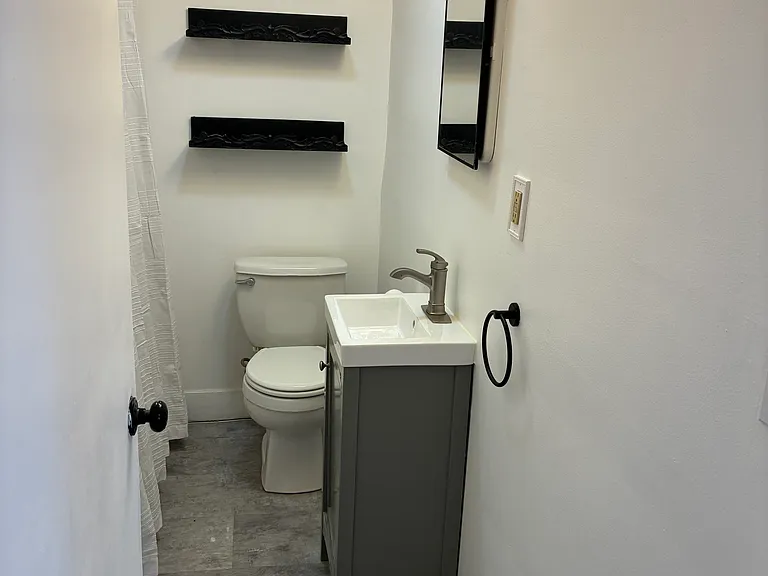 170 Pine St #4 — Photo 10