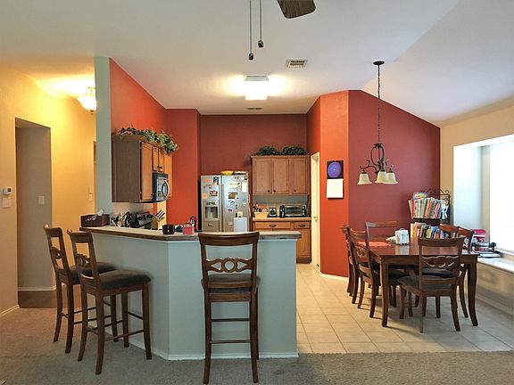 2nd image of 805 Oakbrook Dr