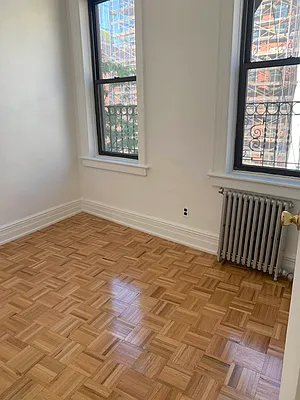 Rented by M.Grossman R.E. Management | media 7