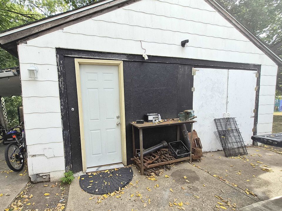 2nd image of 1240 Clover Ave