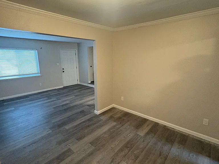 813 S Grosvenor Ct — Photo 9