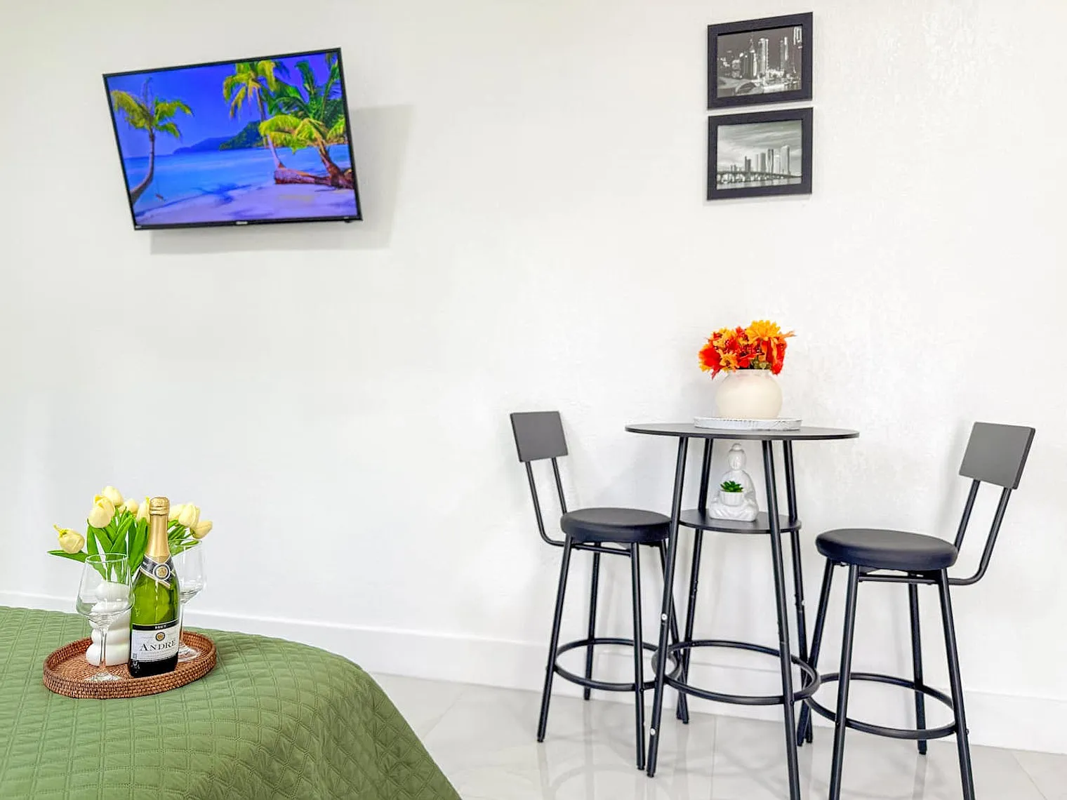 1 bed, 1.0 bath, 495 sqft, $2,447 — Photo 1