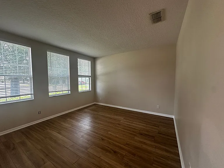1904 Candlenut Cir — Photo 2