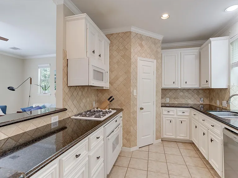 1706 Tuam St #C — Photo 10