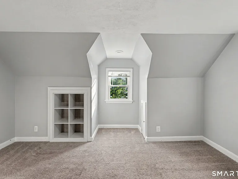 142 N Taylor Ave — Photo 22
