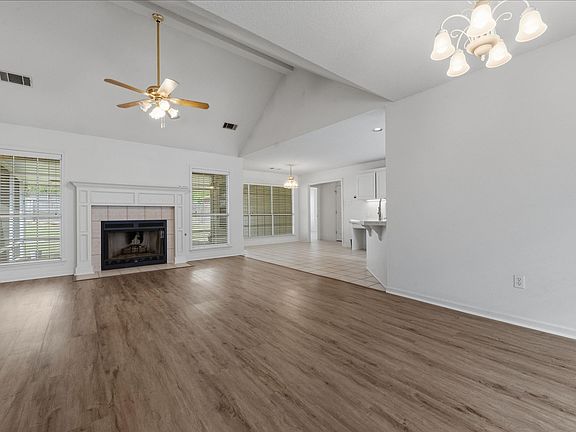 3rd image of 219 Fair Oaks Dr