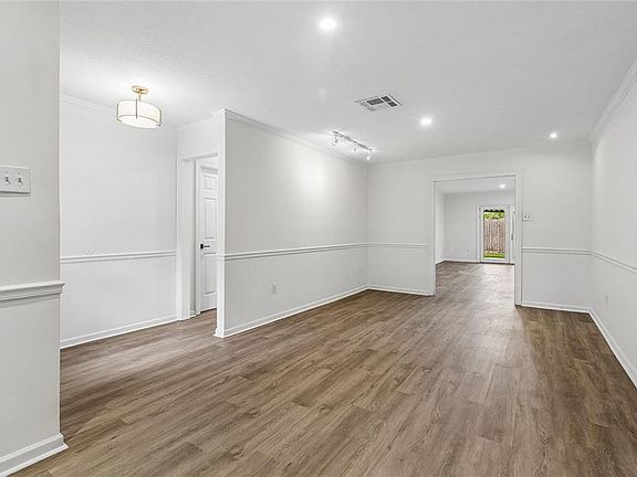 4th image of 4925 Belle Dr