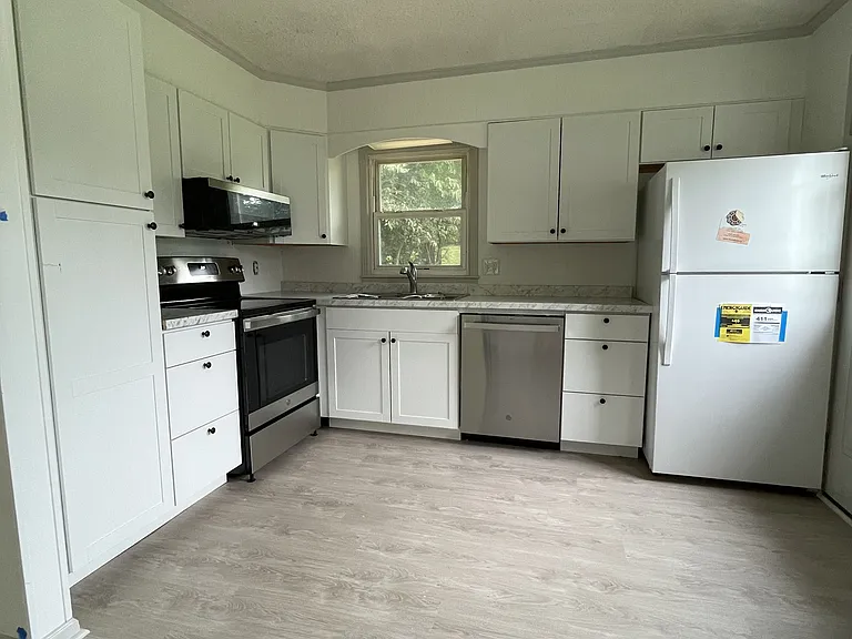 304 Woods Dr #A — Photo 6