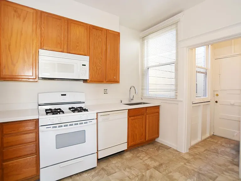 4845 California St #4 — Photo 15