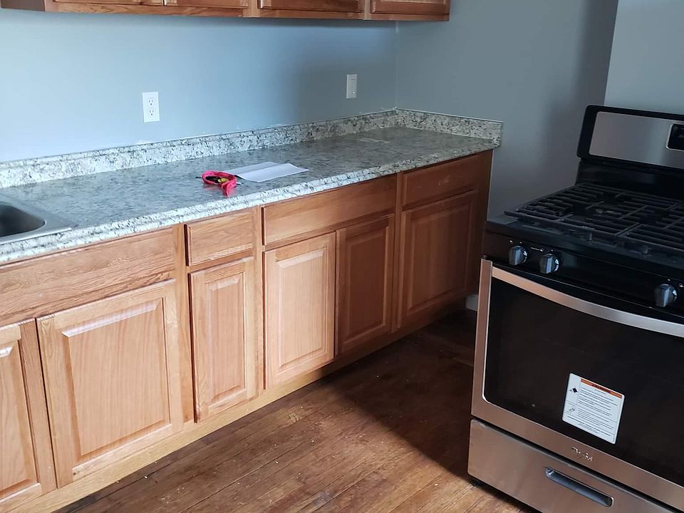 2nd image of 13 Townsend St #2