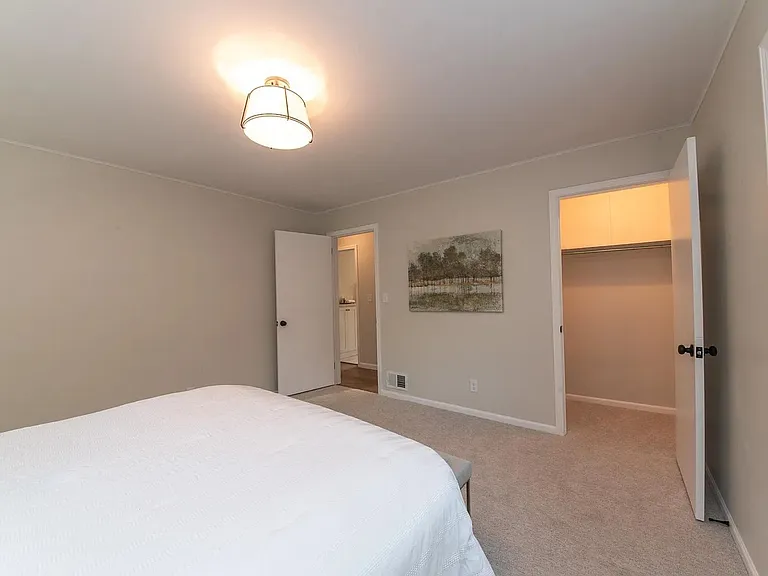 1647 Sylvan Ave SE — Photo 9