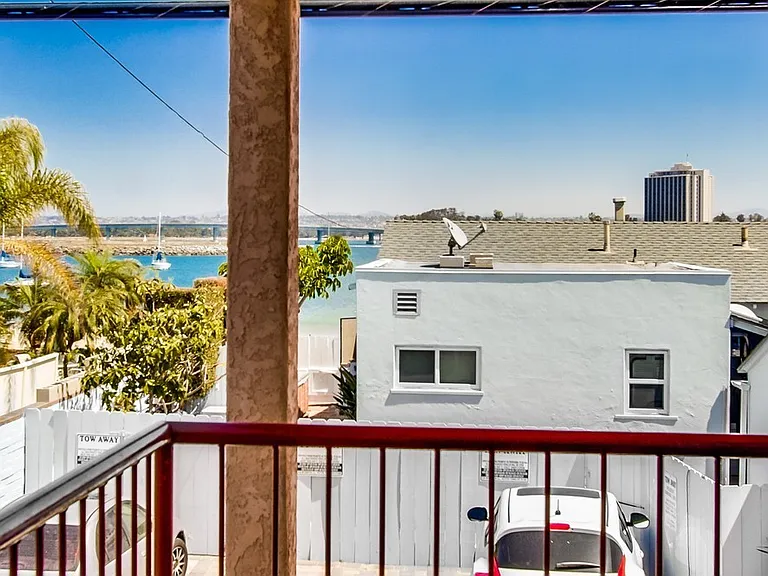 831 Allerton Ct — Photo 32