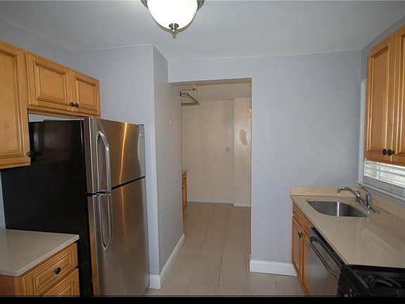 5th image of 139 Dubois Ave APT 3