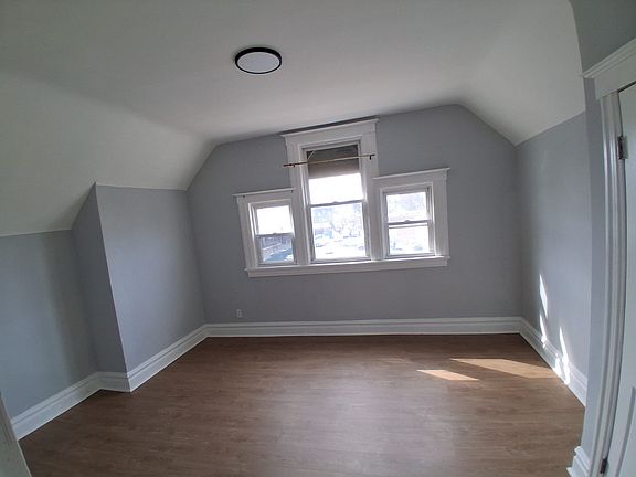 4th image of 98 S Grove St Floor 3