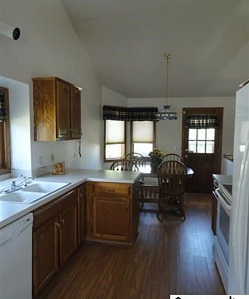 5th image of 203 Oakwood Dr