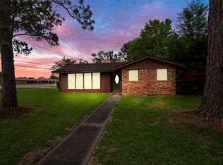 628 Holly St, Angleton, TX 77515