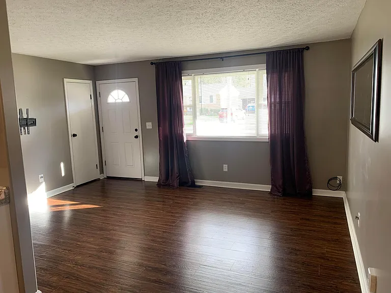 286 Berwin Pl — Photo 1