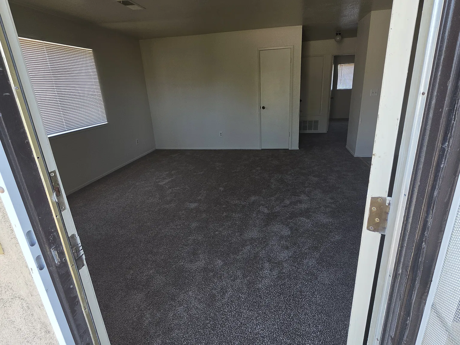 2 bed, $1,100 — Photo 2