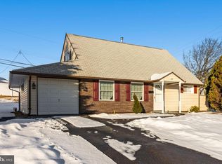 39 Cable Rd, Levittown, PA 19057