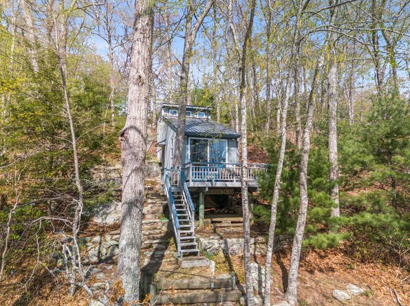 30 Indian Trl, North Stonington, CT 06359