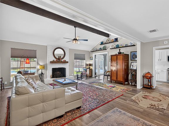 5th image of 131 Fountainbleu Dr