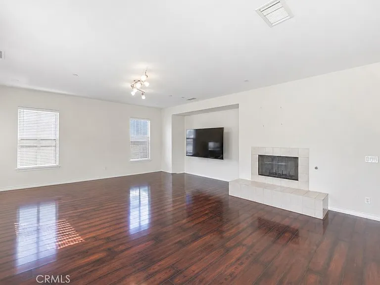 1689 Tivoli St — Photo 16