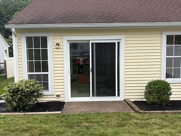 5th image of 310 Woods Edge Pl