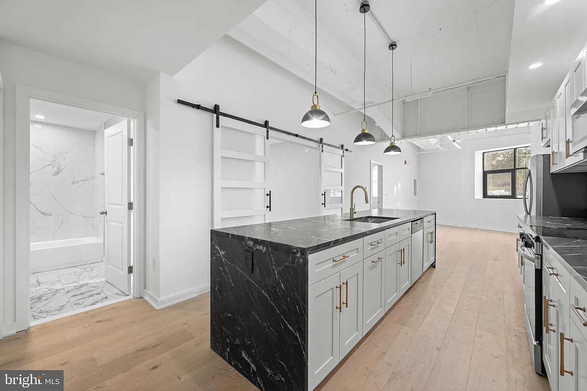 Building Photo - 36 N Narberth Ave #1B