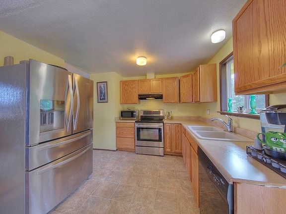 4th image of 708 E 86th St