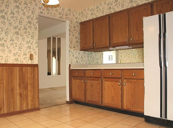 5th image of 14956 Hopkins Ct