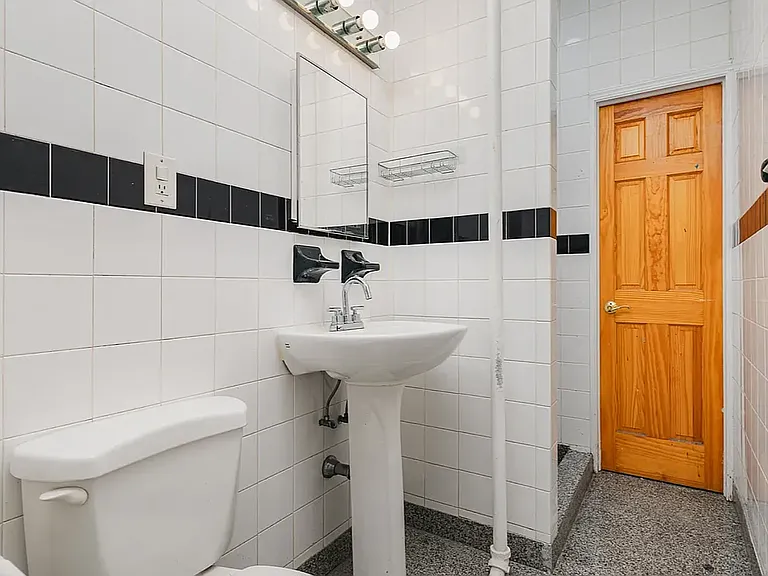 19 W 46th St #5 — Photo 7