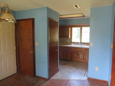 4th image of 142 W Elm St