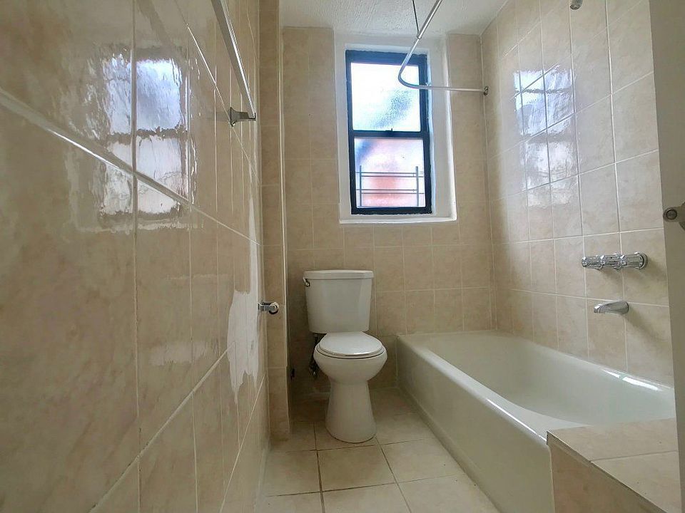 2nd image of 509 W 212th St #2B