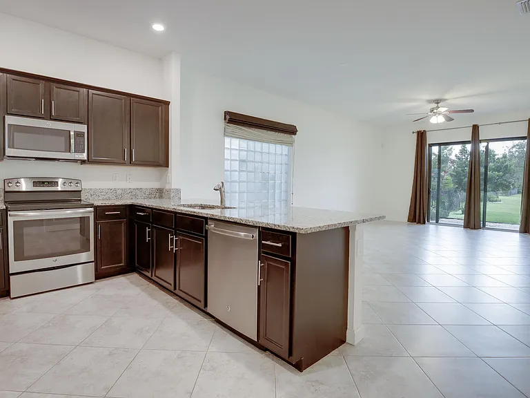 8985 Gulf Run Way — Photo 5